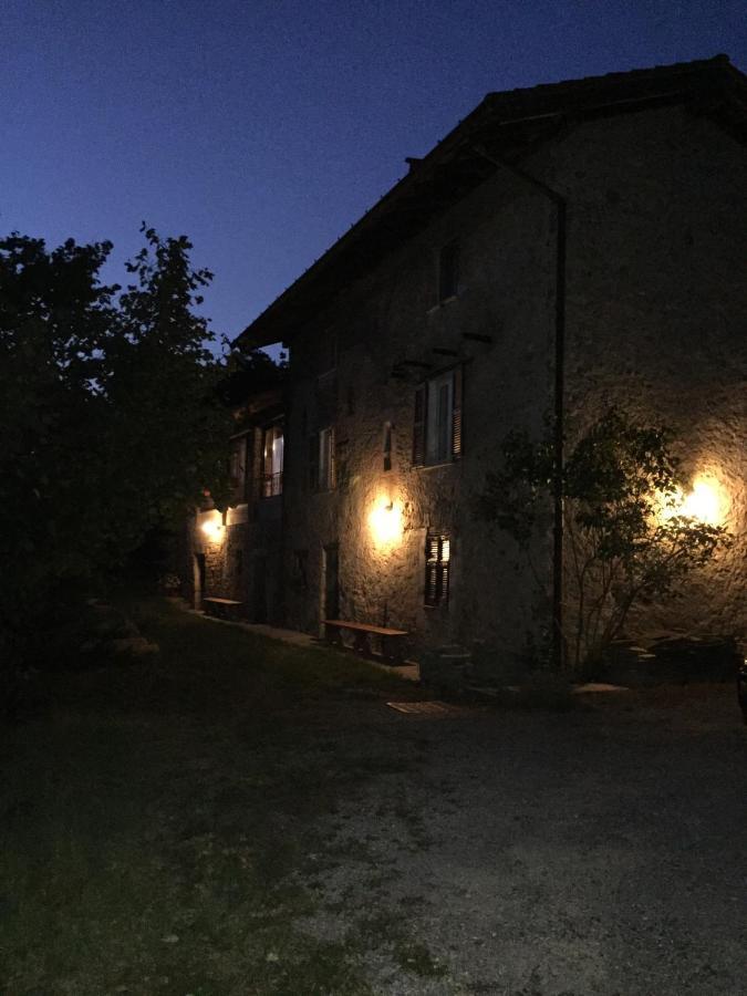 Residenza Cima Le Vigne Acomodação com café da manhã Millesimo Exterior foto